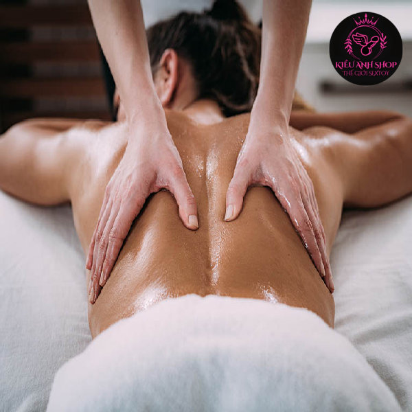 Sử dụng gel bôi trơn để massage tăng sự kích thích và hưng phấn cho các cặp đôi