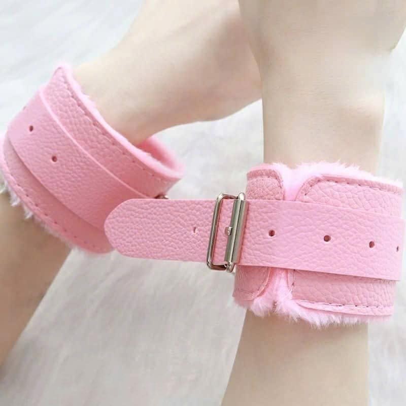 còng tay bạo dâm bdsm bằng da lót lông