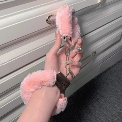 còng tay bdsm lót lông