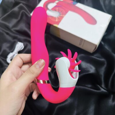 dương vật giả kết hợp lưỡi liếm