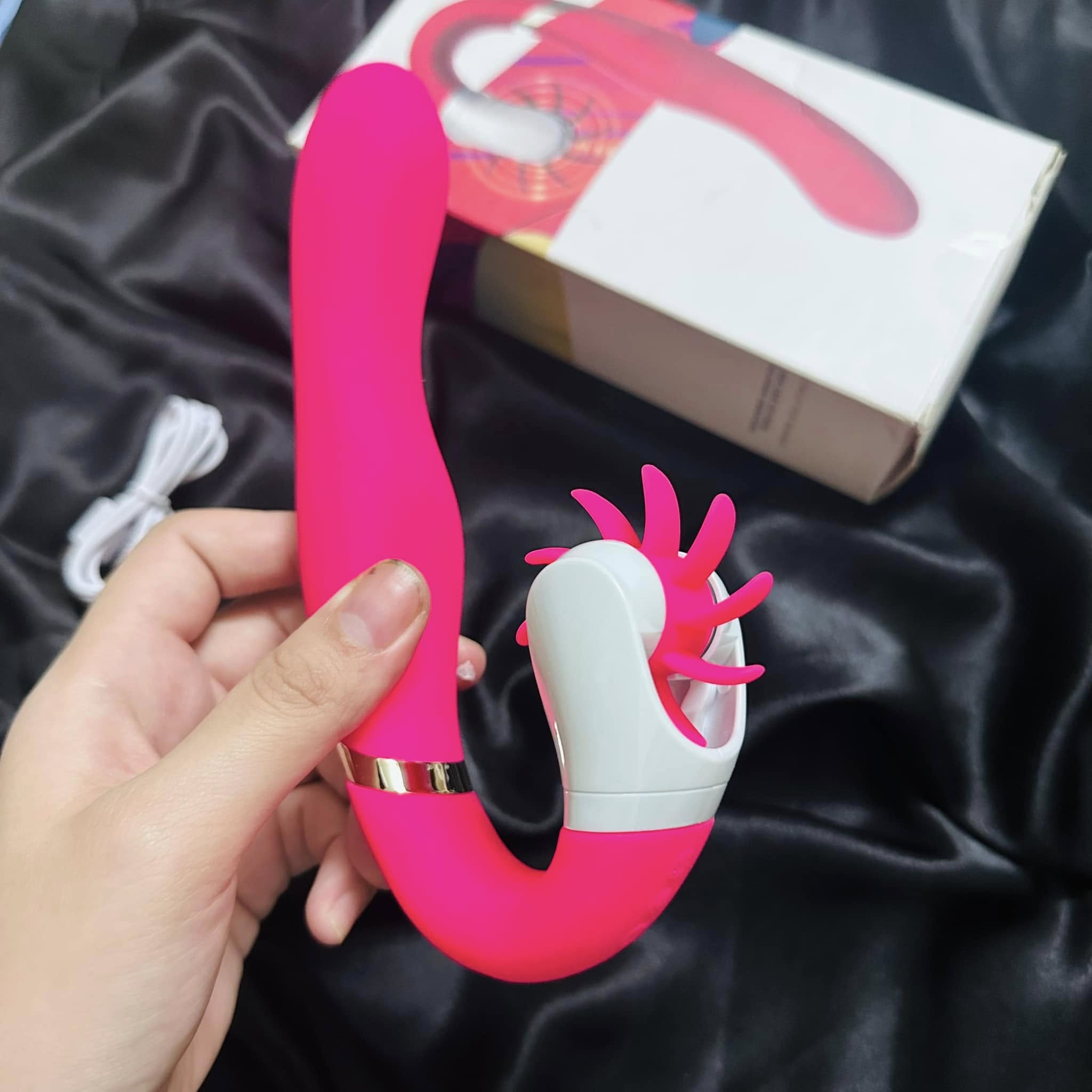 Trứng Rung Điều Khiển Từ Xa Kèm Lưỡi Và Gai Kích Thích Trứng Rung Điều Khiển Từ Xa Kèm Lưỡi Và Gai Kích Thích