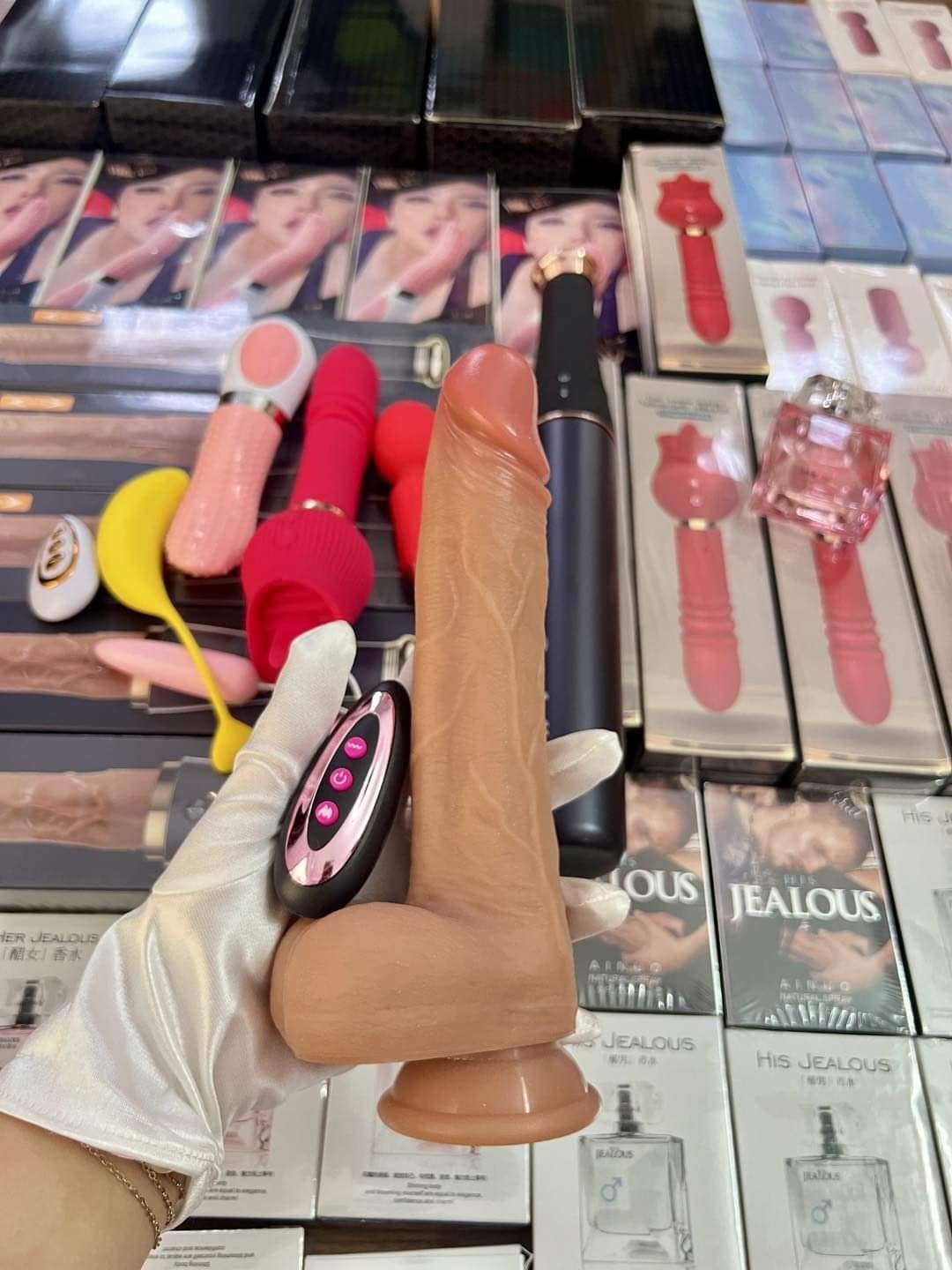 Trứng Rung Điều Khiển Từ Xa Kèm Lưỡi Và Gai Kích Thích Trứng Rung Điều Khiển Từ Xa Kèm Lưỡi Và Gai Kích Thích