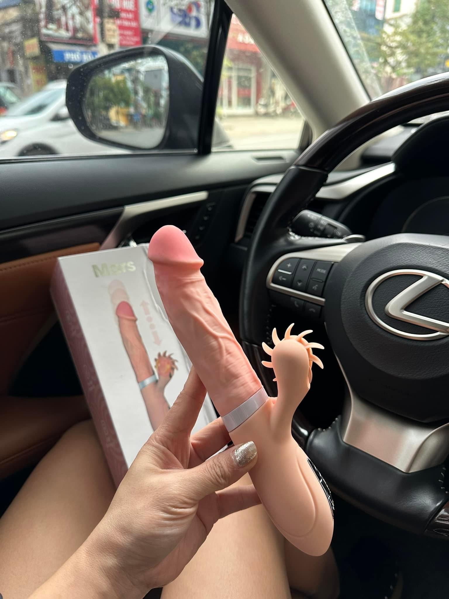 Trứng Rung Điều Khiển Từ Xa Kèm Lưỡi Và Gai Kích Thích Trứng Rung Điều Khiển Từ Xa Kèm Lưỡi Và Gai Kích Thích