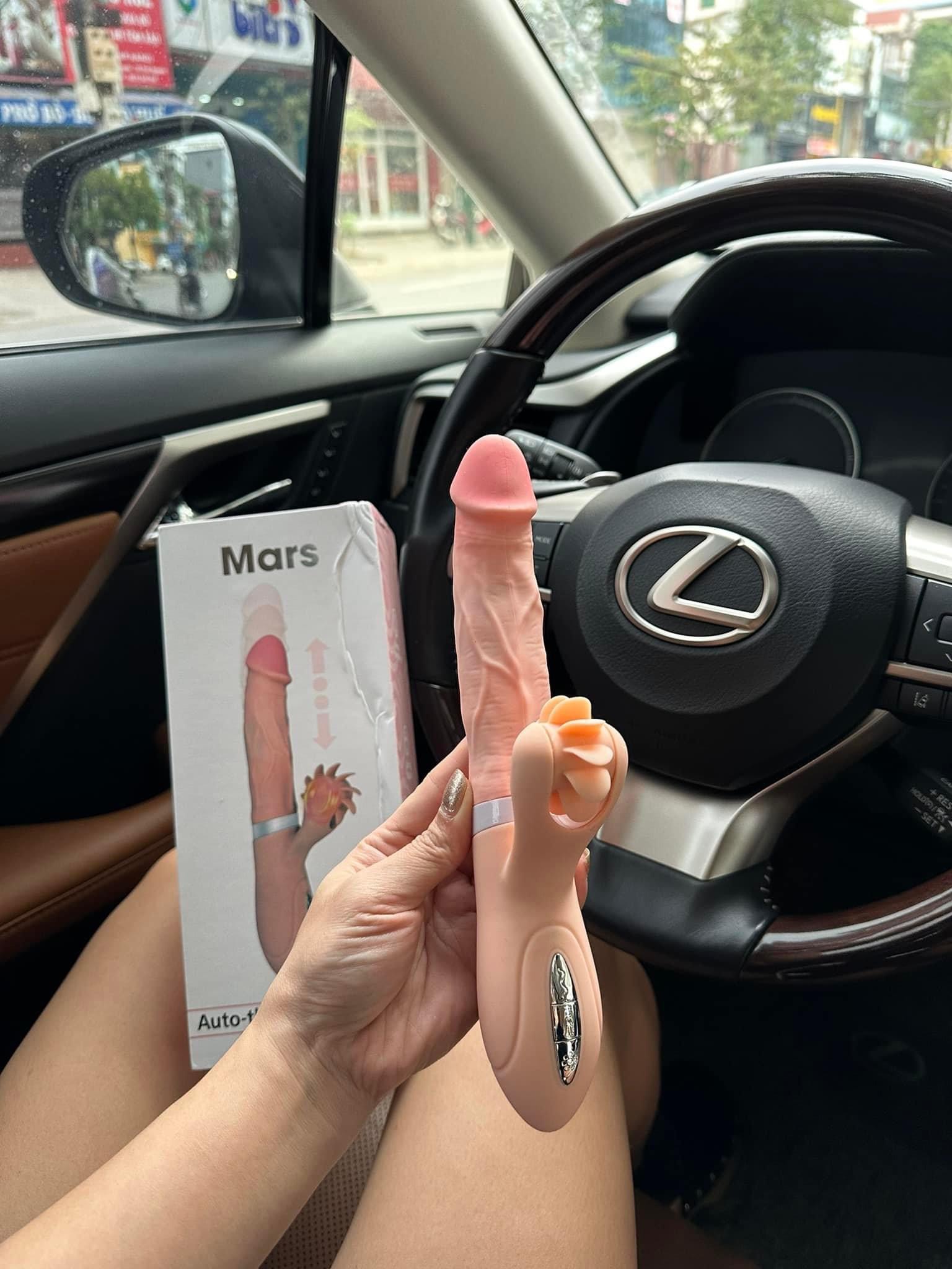 Trứng Rung Điều Khiển Từ Xa Kèm Lưỡi Và Gai Kích Thích Trứng Rung Điều Khiển Từ Xa Kèm Lưỡi Và Gai Kích Thích