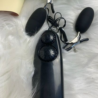 Trứng Rung Điều Khiển Từ Xa Kèm Lưỡi Và Gai Kích Thích Trứng Rung Điều Khiển Từ Xa Kèm Lưỡi Và Gai Kích Thích