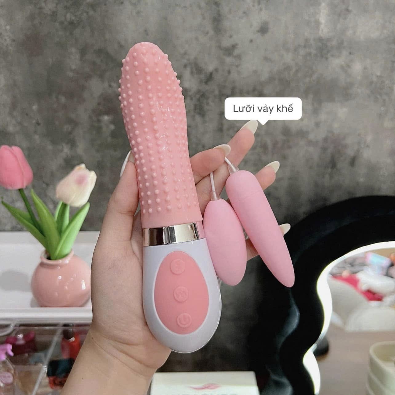 Trứng Rung Điều Khiển Từ Xa Kèm Lưỡi Và Gai Kích Thích Trứng Rung Điều Khiển Từ Xa Kèm Lưỡi Và Gai Kích Thích