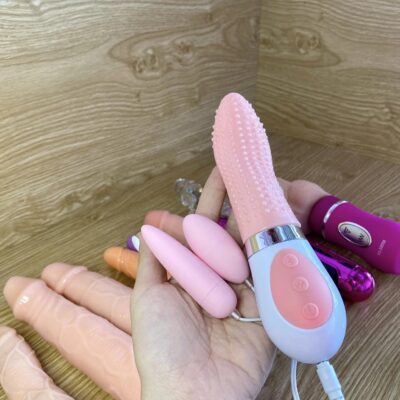 lưỡi liếm kết hợp trứng rung 2 đầu