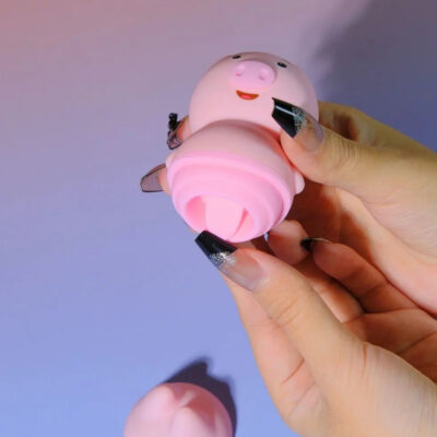 lưỡi liếm ngụy trang chú heo con