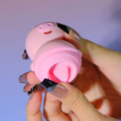 lưỡi liếm ngụy trang chú heo con