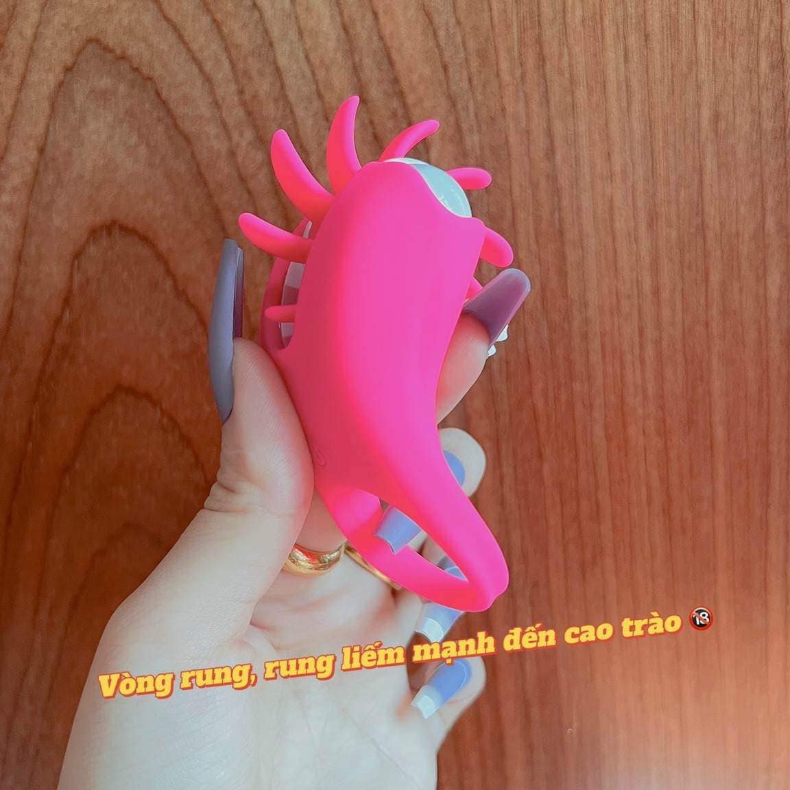 Trứng Rung Điều Khiển Từ Xa Kèm Lưỡi Và Gai Kích Thích Trứng Rung Điều Khiển Từ Xa Kèm Lưỡi Và Gai Kích Thích